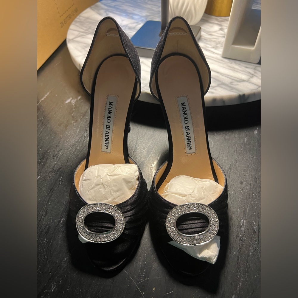 Manolo Blahnik Satin black dress pumps